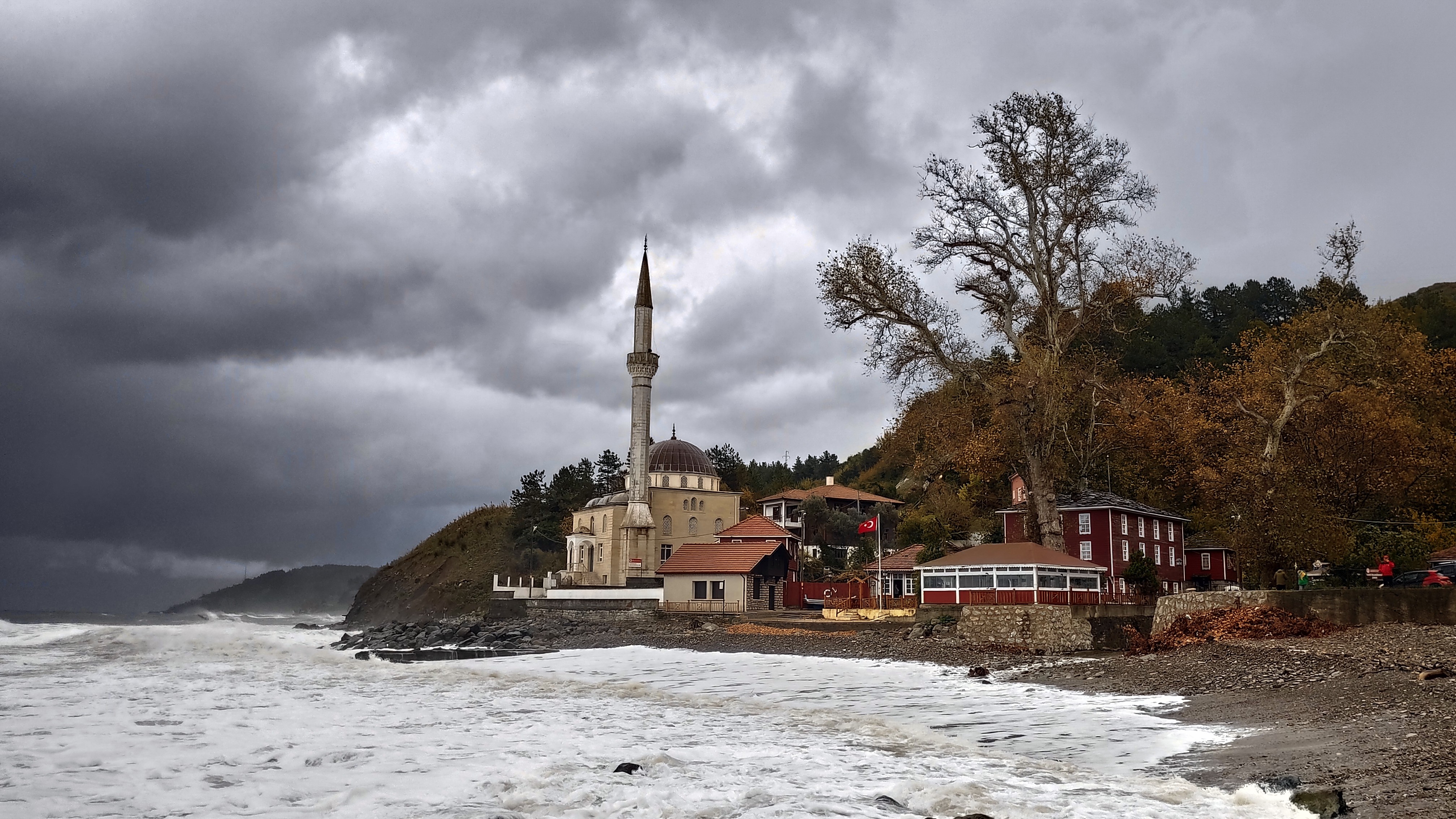 İÇİMİZDEN BİRİ (AYIN KONUĞU)  - HAZİRAN